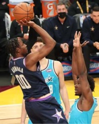 kaiyun体育网-新秀赛库明加意兴阑珊 下半赛季他将继续重拳出击