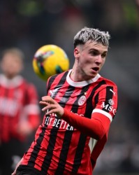 莫雷托：那不勒斯曾2500万欧求购&amp;4队想租借，米兰不放A-希门尼斯